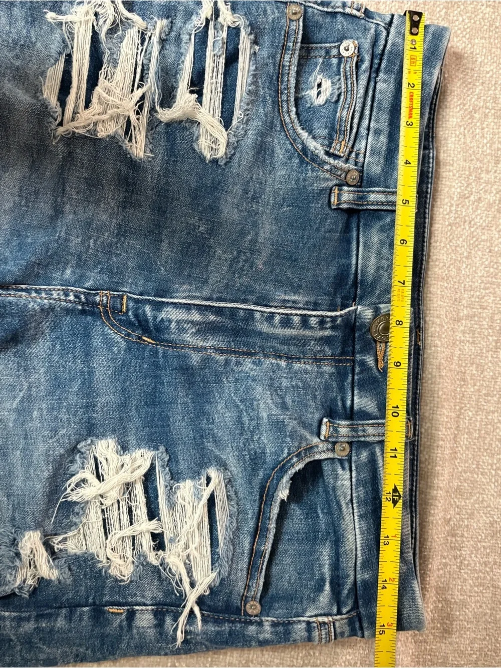 American Eagle Outfitters casual distressed