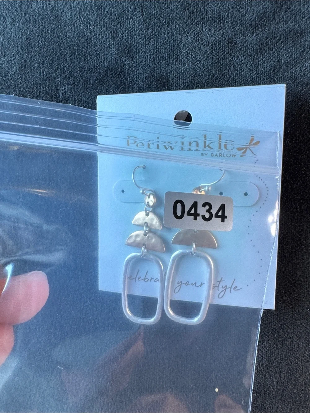Periwinkle by Barlow 0434 dangling
