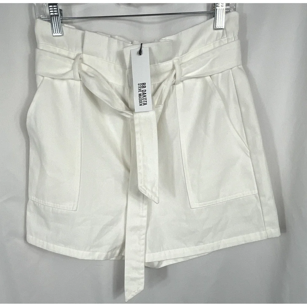 Steve Madden BB Dakota Women's Belted White Shorts Size Medium‎