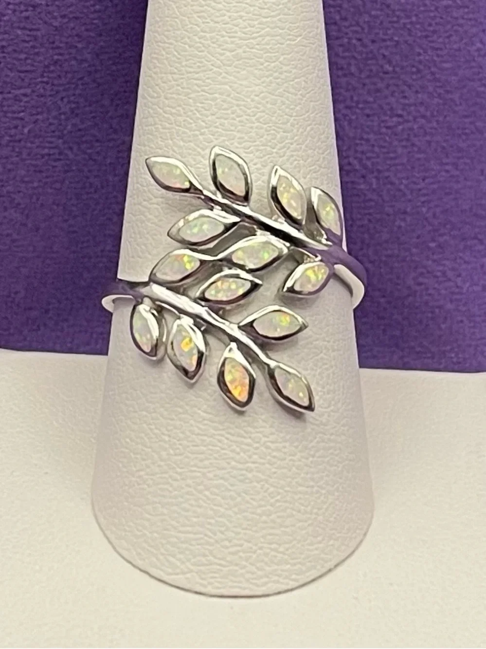 NWOT . 925 sterling silver synthetic white opal leaf ring size 9. Weight 3.80 g