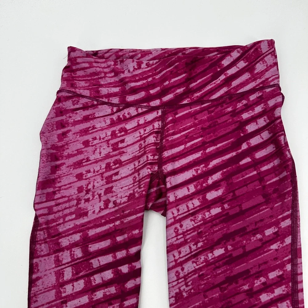 Under Armour HeatGear Compression Leggings Womens Medium Pink Purple Crop‎ Pants