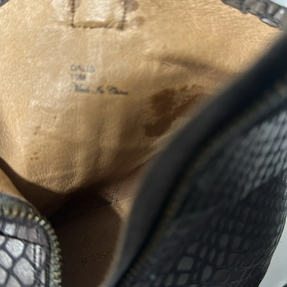 Donald J. Pliner stylish croc