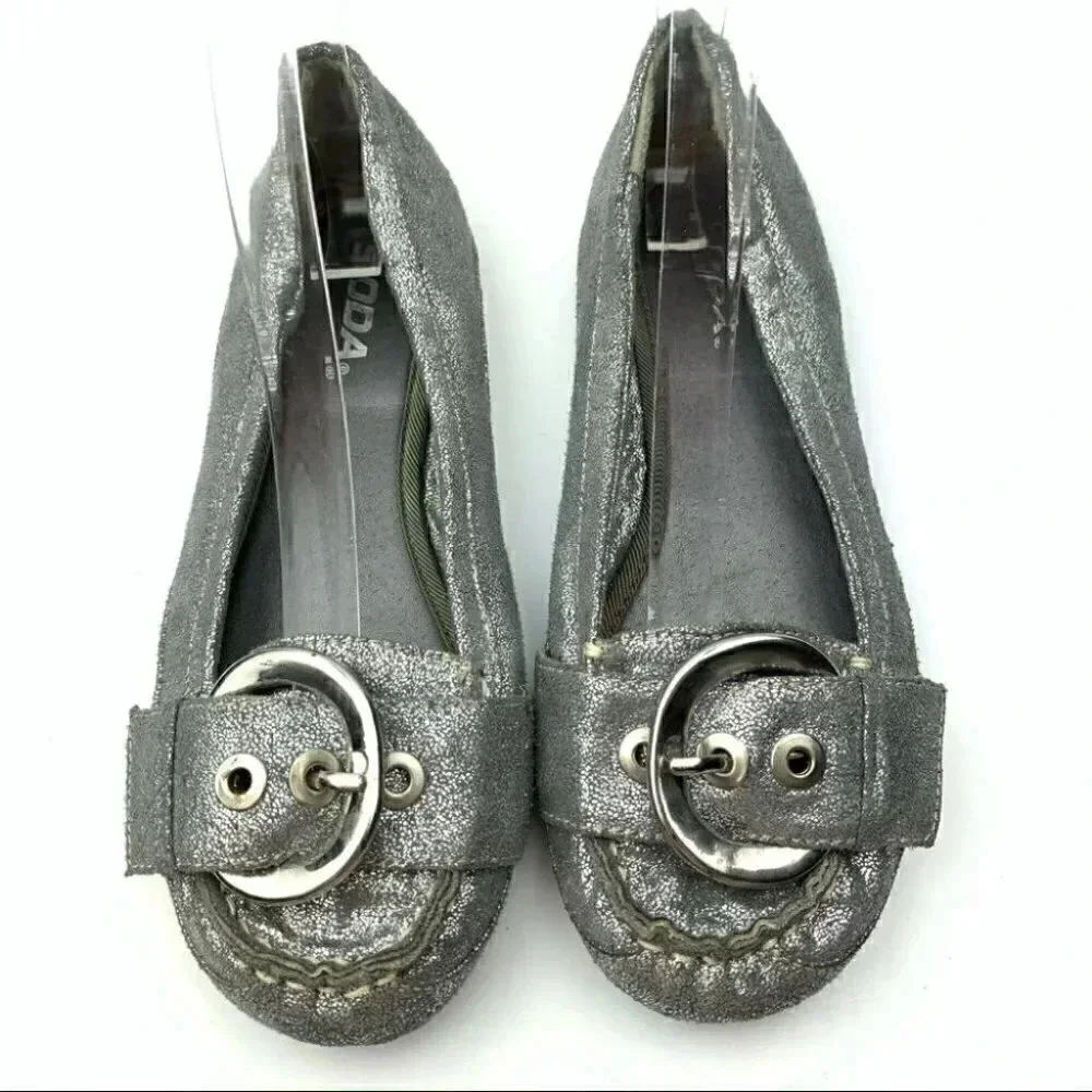 Soda womens flats 7 crackled Silver buckle loafers