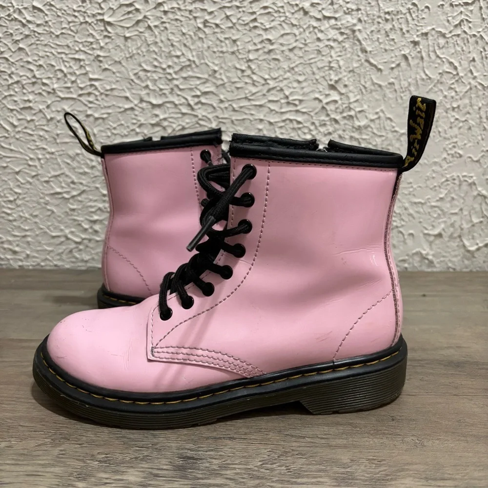 Dr. Martens glossy pink