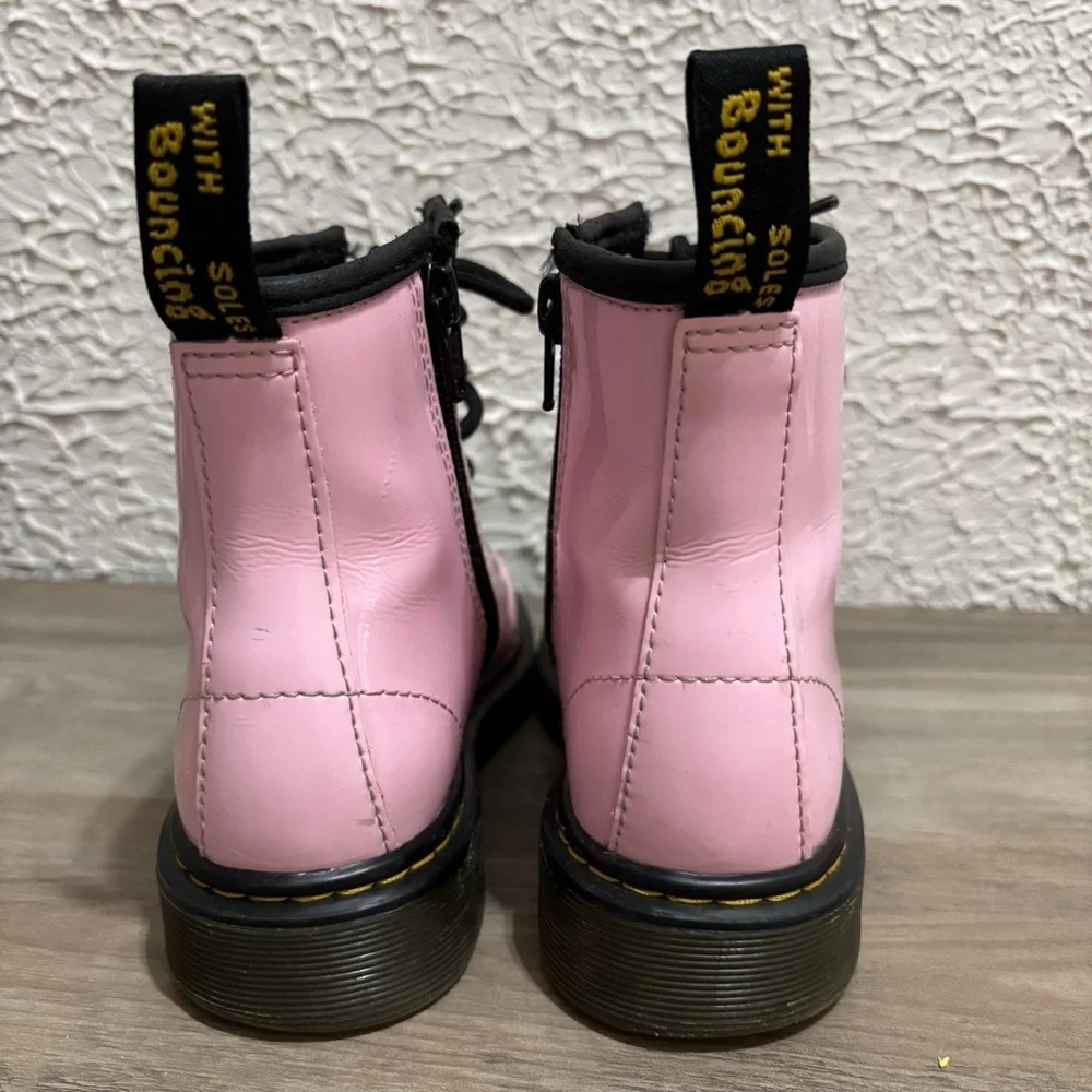 Dr. Martens glossy pink
