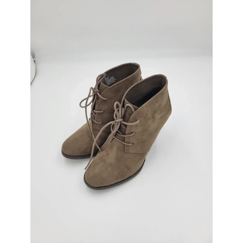 MIA Shawna Ladies Size 8 Brown Lace Up‎ Ankle Boots w/heel Faux Suede Fabric