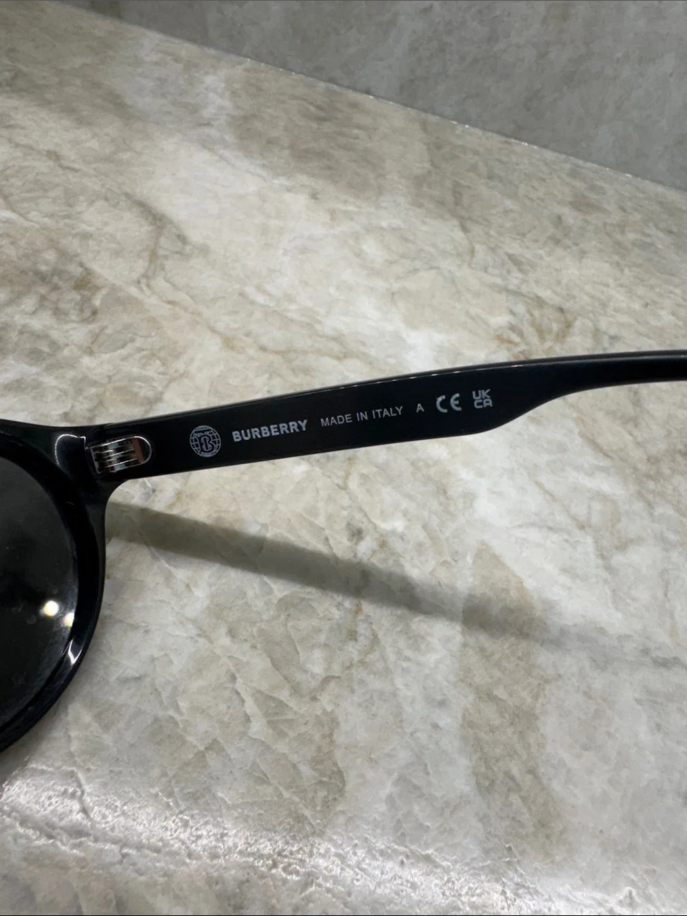 Burberry stylish round