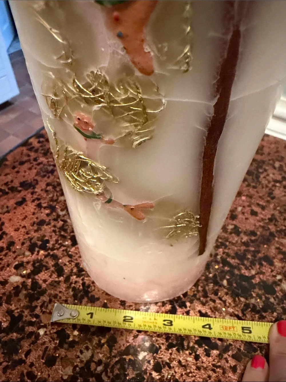 N/A cream pillar