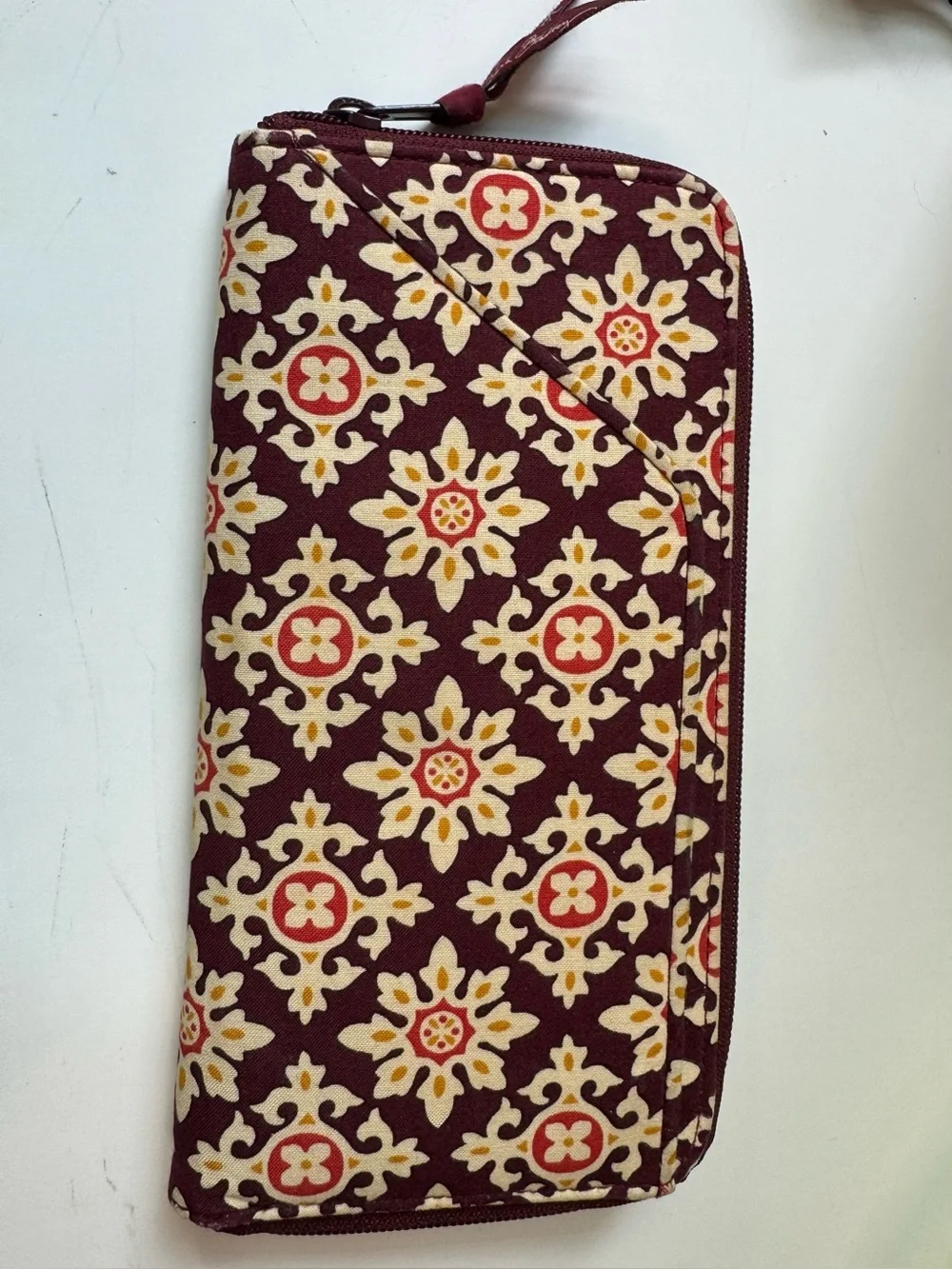 Vera Bradley Zip Travel RFID Wallet Passport Organizer ID Medallion‎ Pattern
