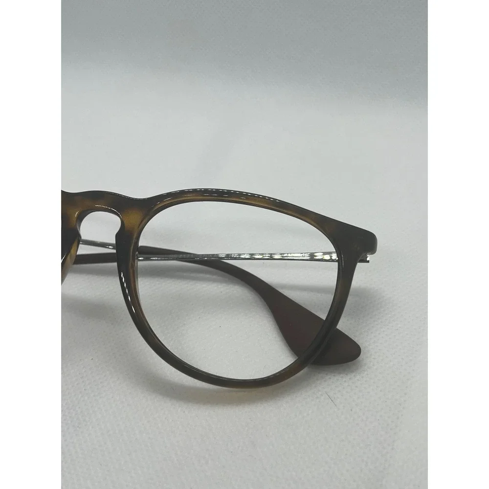 Ray-Ban stylish sophisticated