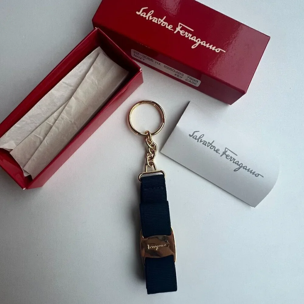 Salvatore Ferragamo gancini key