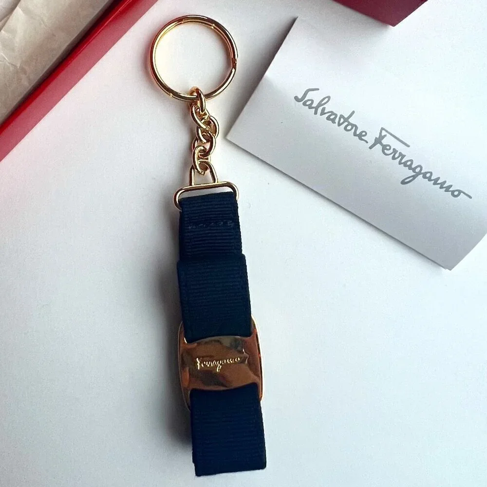 Salvatore Ferragamo gancini key