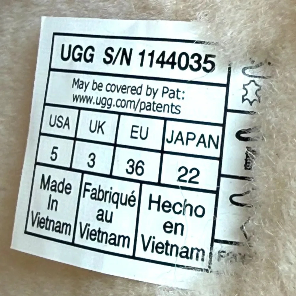 UGG classic short