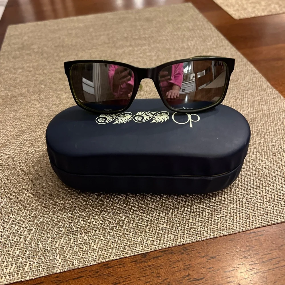 Kid’s‎ sunglasses.  100% UV protection.