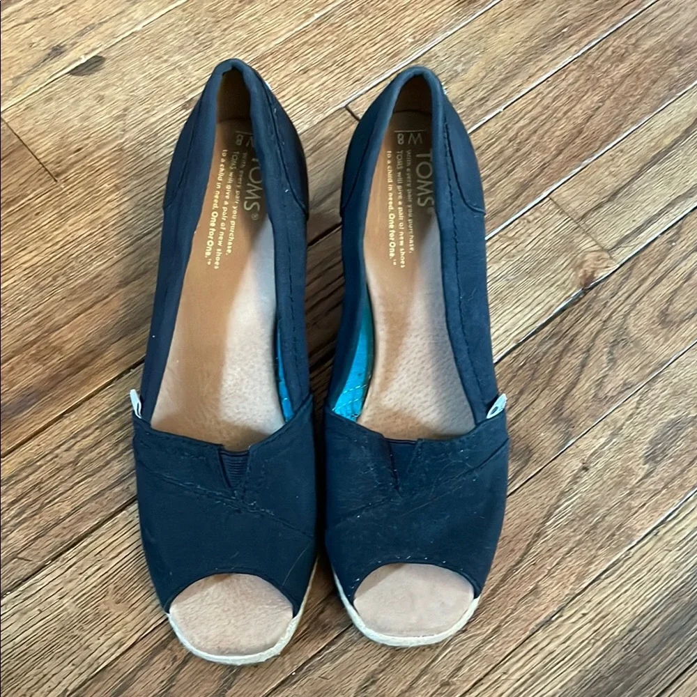Toms step out