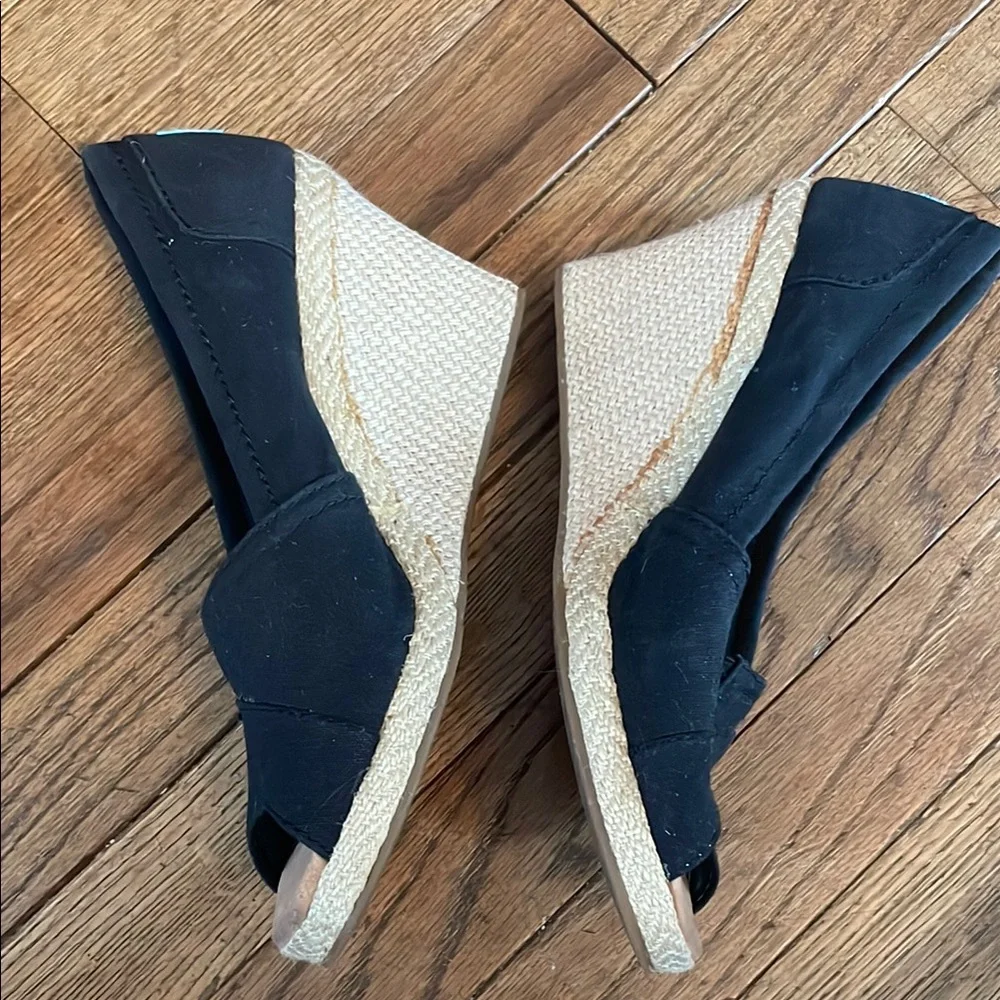 Toms step out