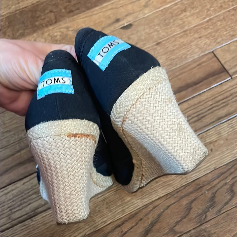 Toms step out