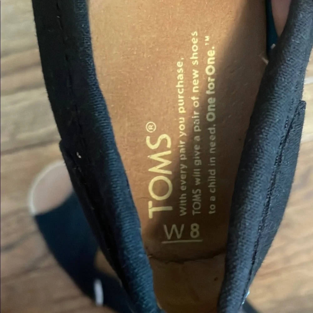 Toms step out