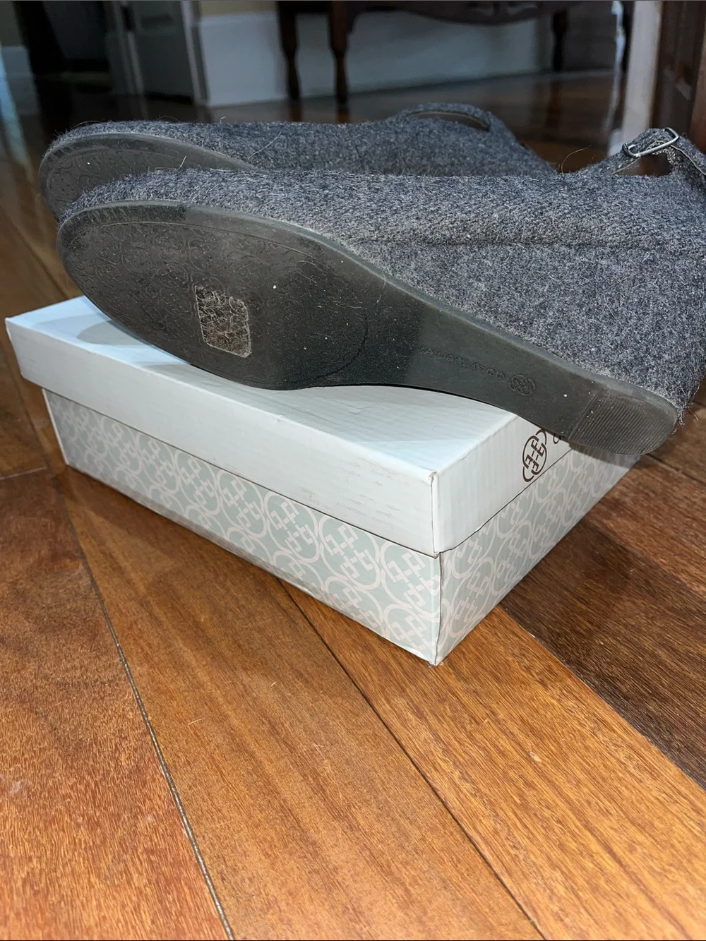 Daisy Fuentes soft gray