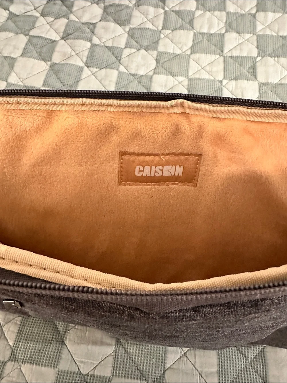 Caison like new