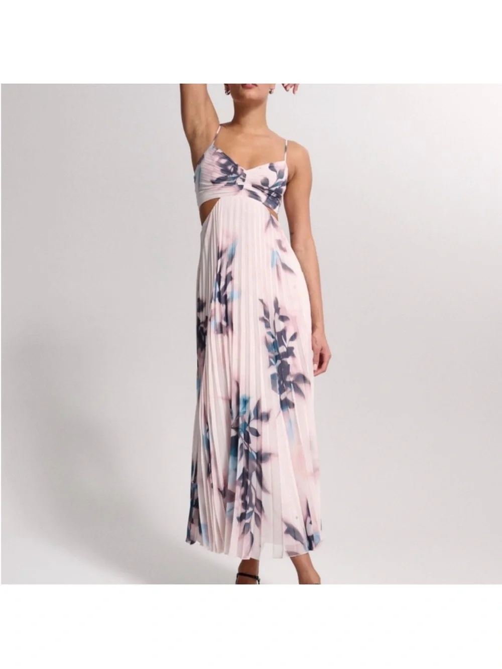 Abercrombie & Fitch flowing pleated