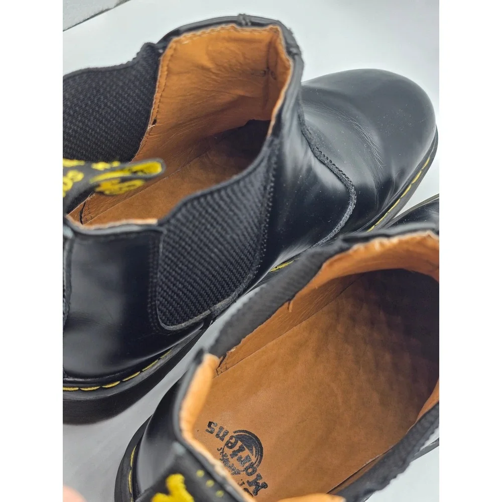 Dr. Martens classic doc