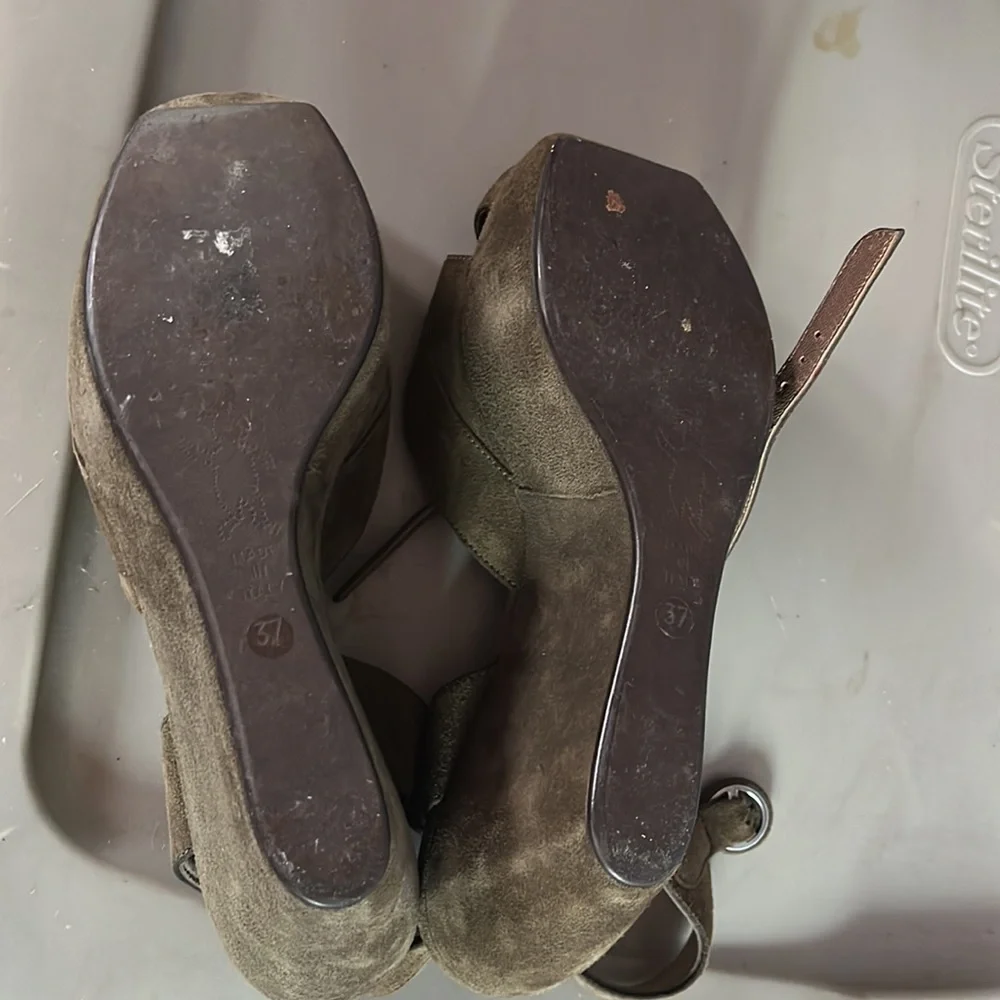 Marni suede wedge color