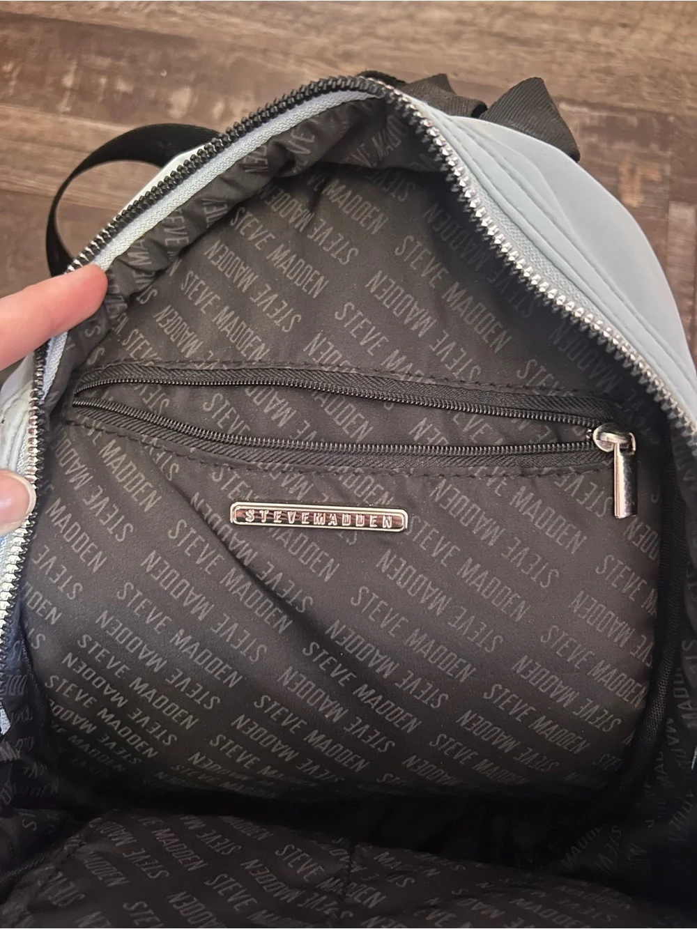Steve Madden compact steve