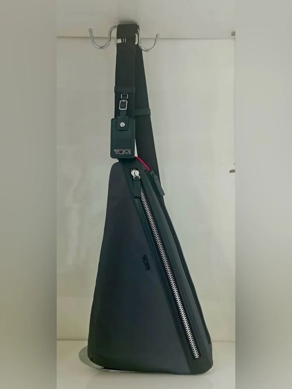 Tumi modern sling