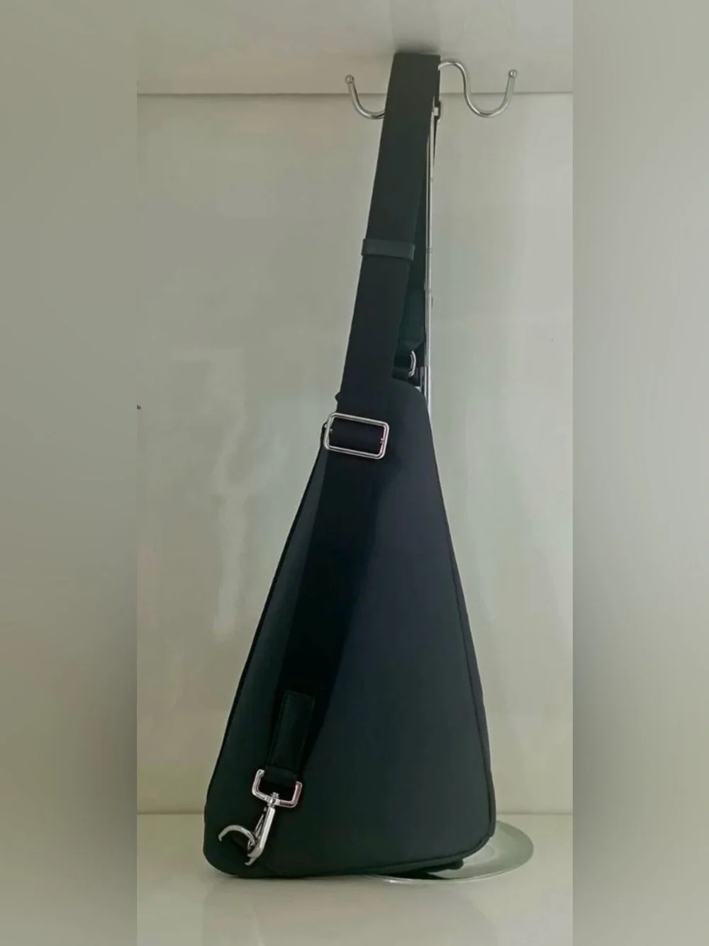 Tumi modern sling