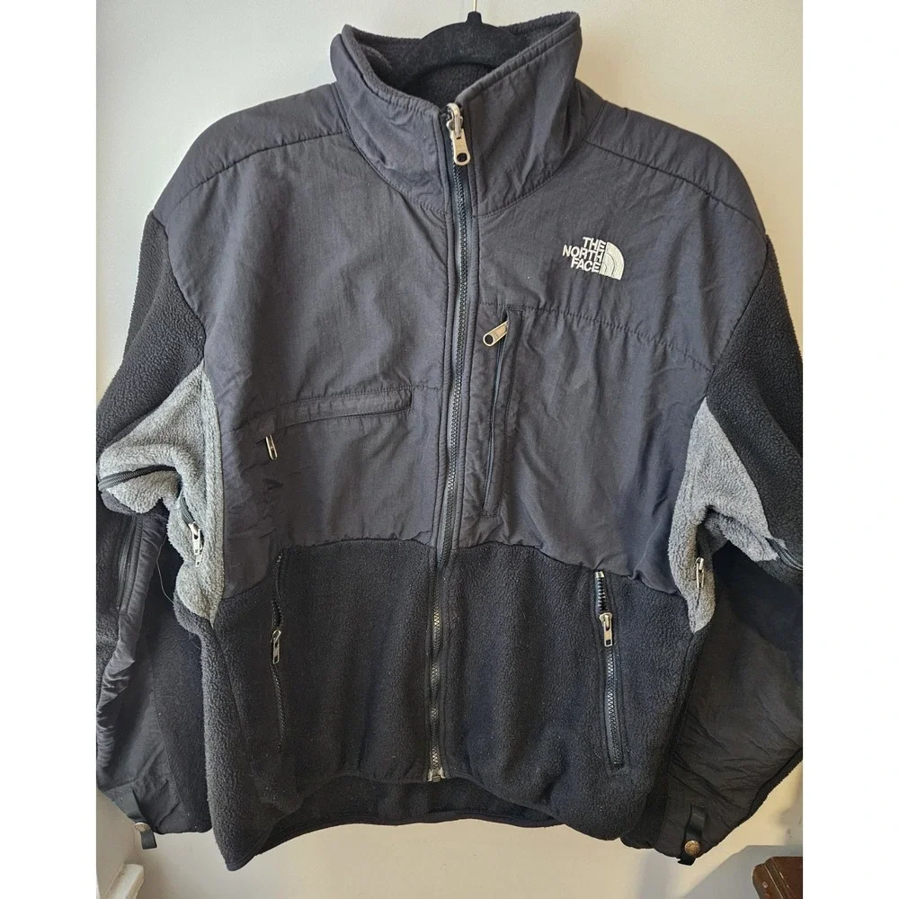 The North Face Vintage Men's Medium Denali Black Fleece Full Zip Jacket‎ Coat