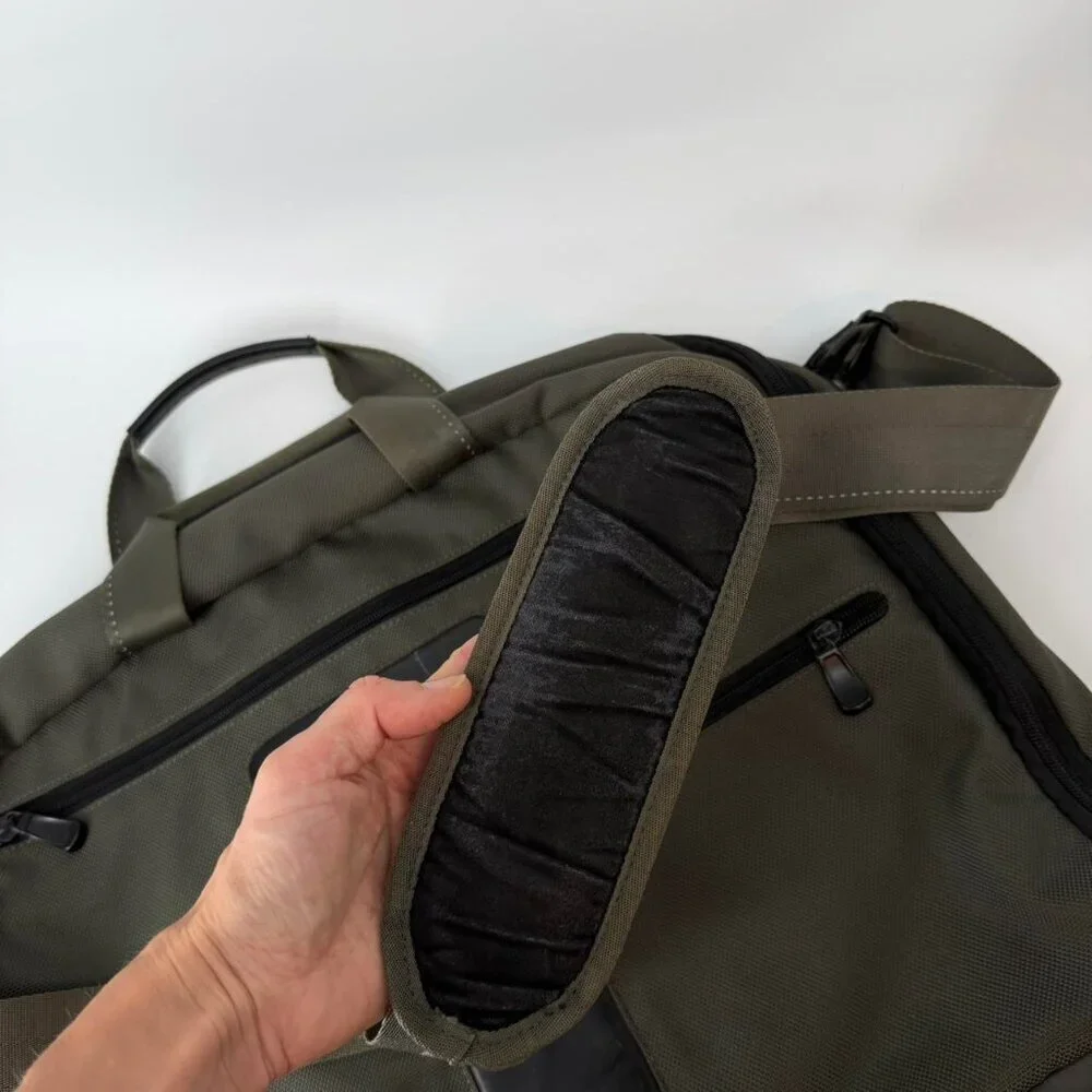 Tumi bag laptop 19”