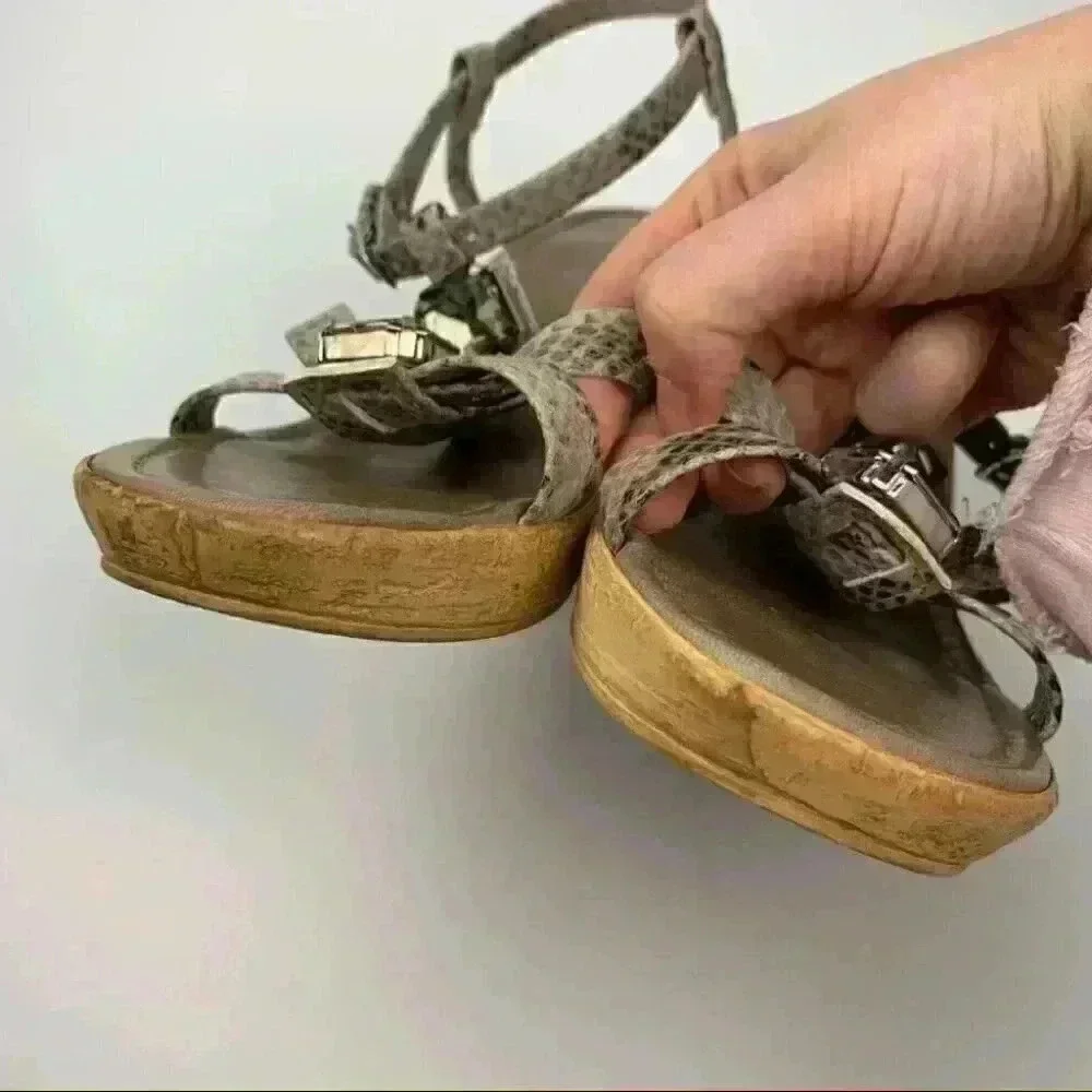Lorenzo Chelini womens sandals size 40 taupe snakeskin print t-strap platforms
