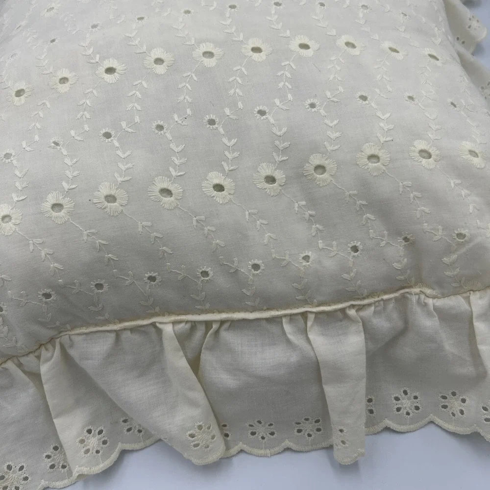The Unbranded Brand square eyelet