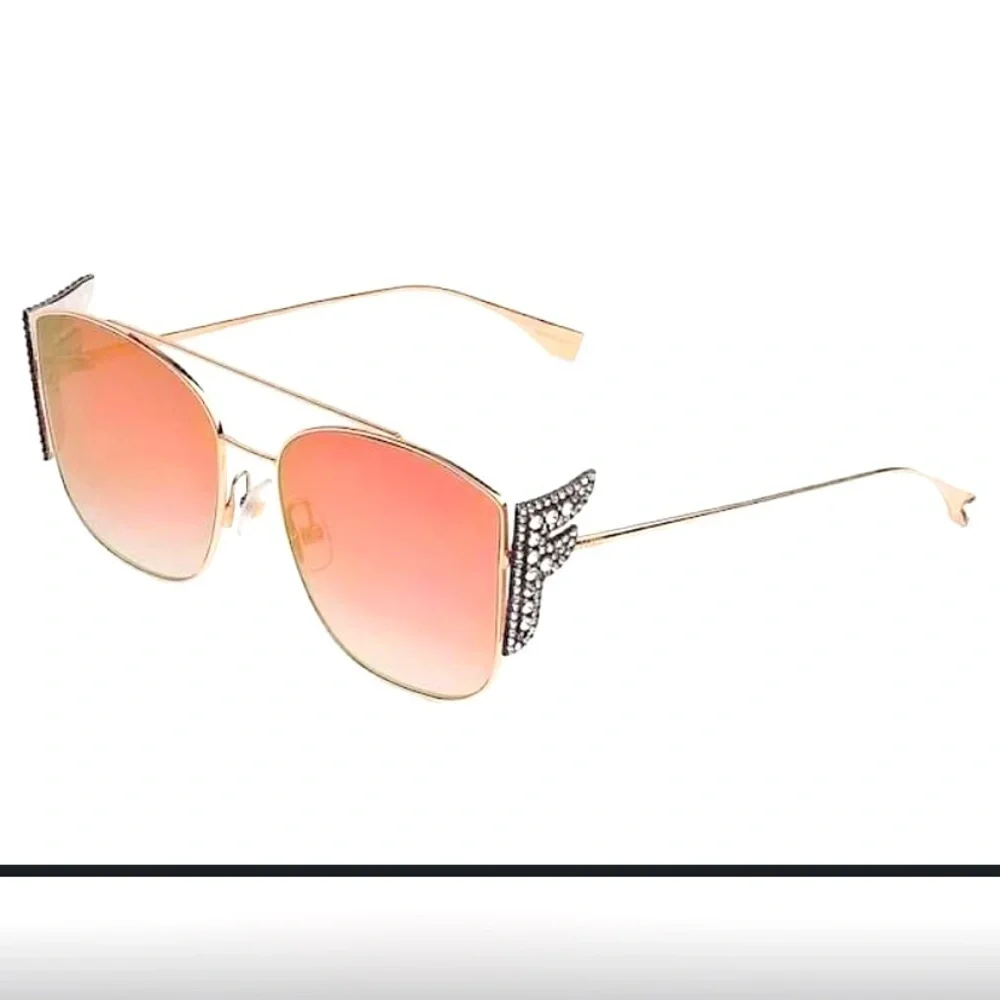 Fendi rose gold oversized freedom sunglasses Swarovski crystals 450$ casual fall