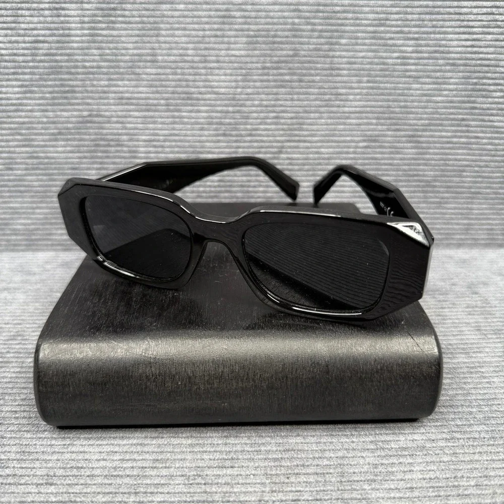 The Unbranded Brand •additional details•