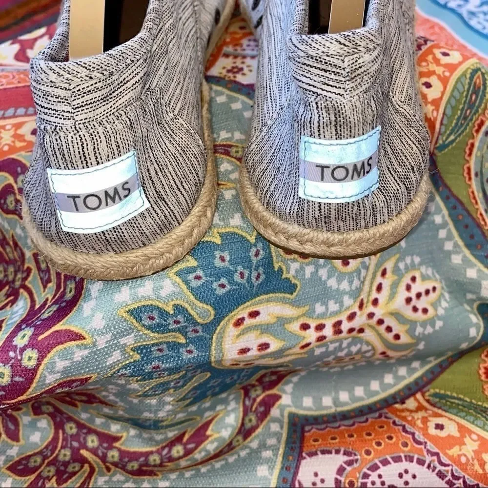 Toms tom’s white