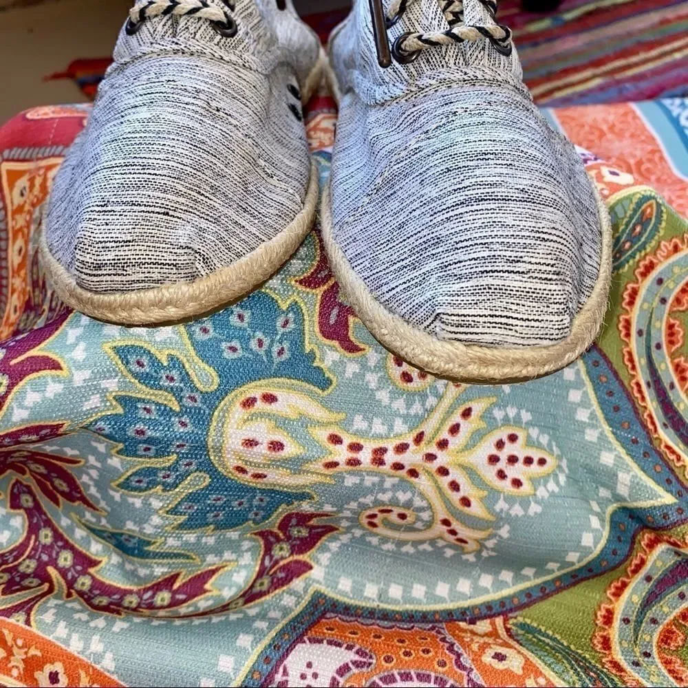 Toms tom’s white