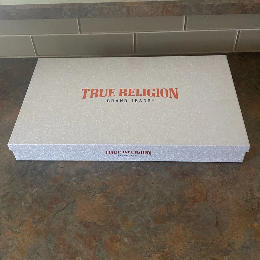 True Religion scarf set