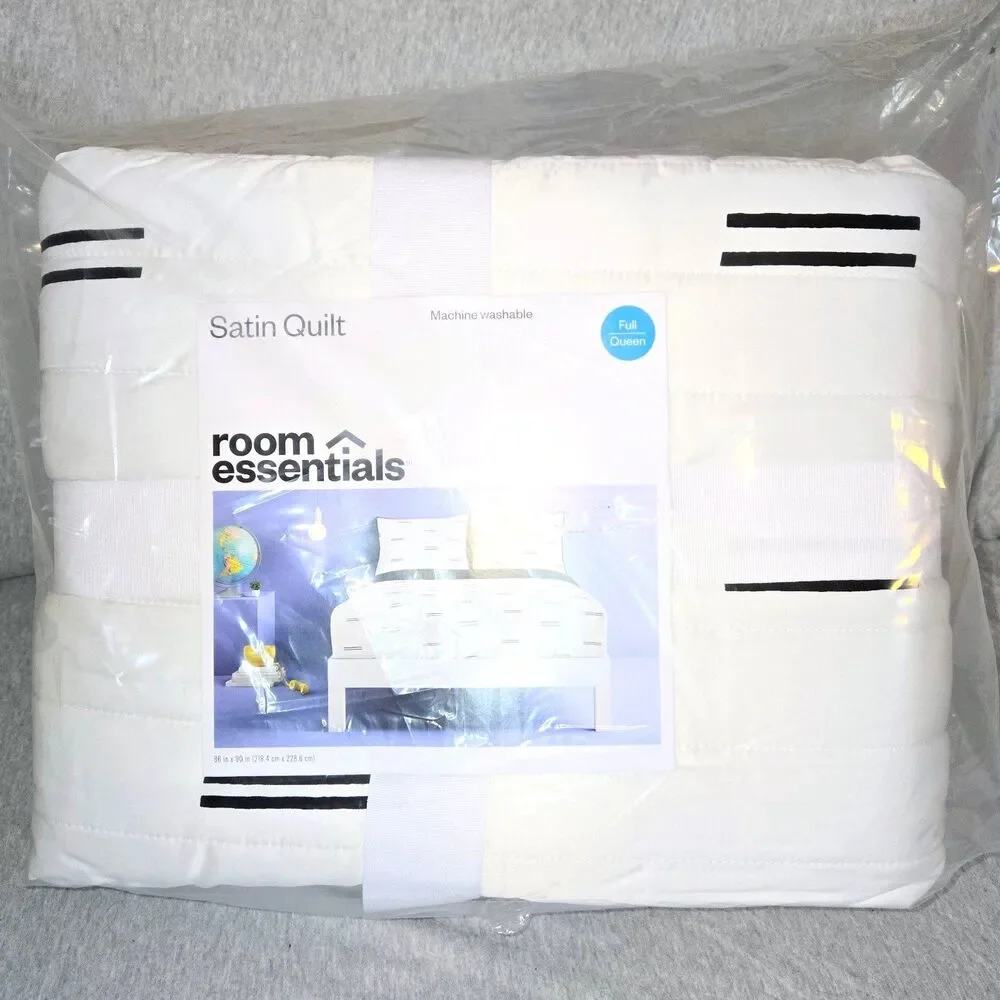 QUILT Full/Queen Satin White/Black Room Essentials Midweight Sateen Coverlet NEW
