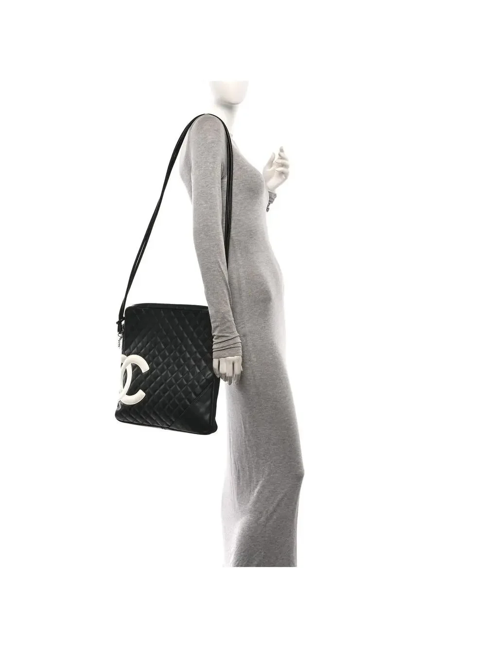 CHANEL indulge timeless
