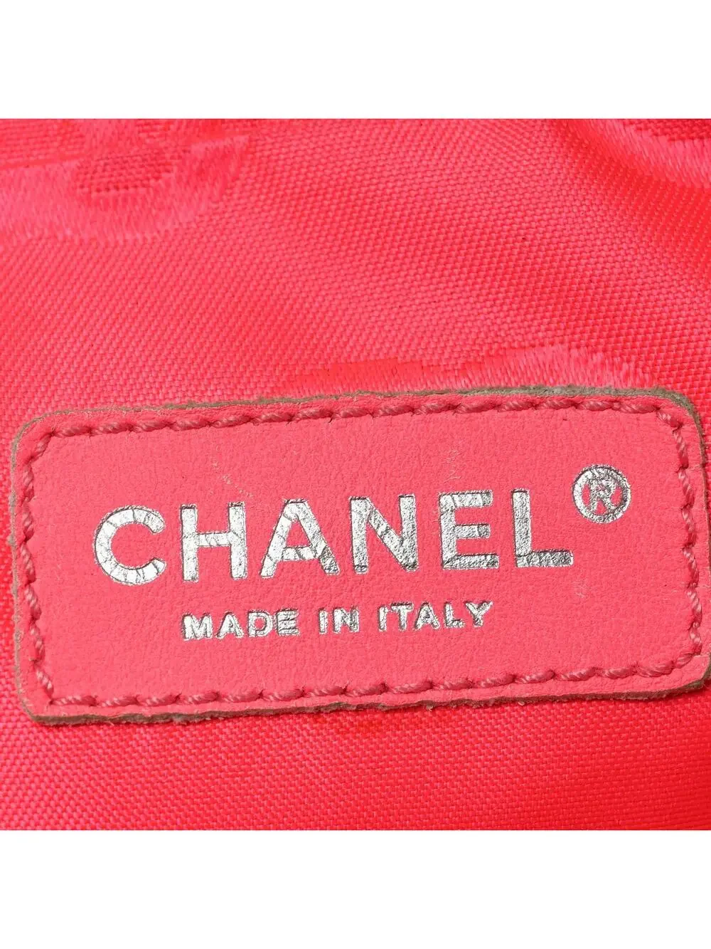 CHANEL indulge timeless