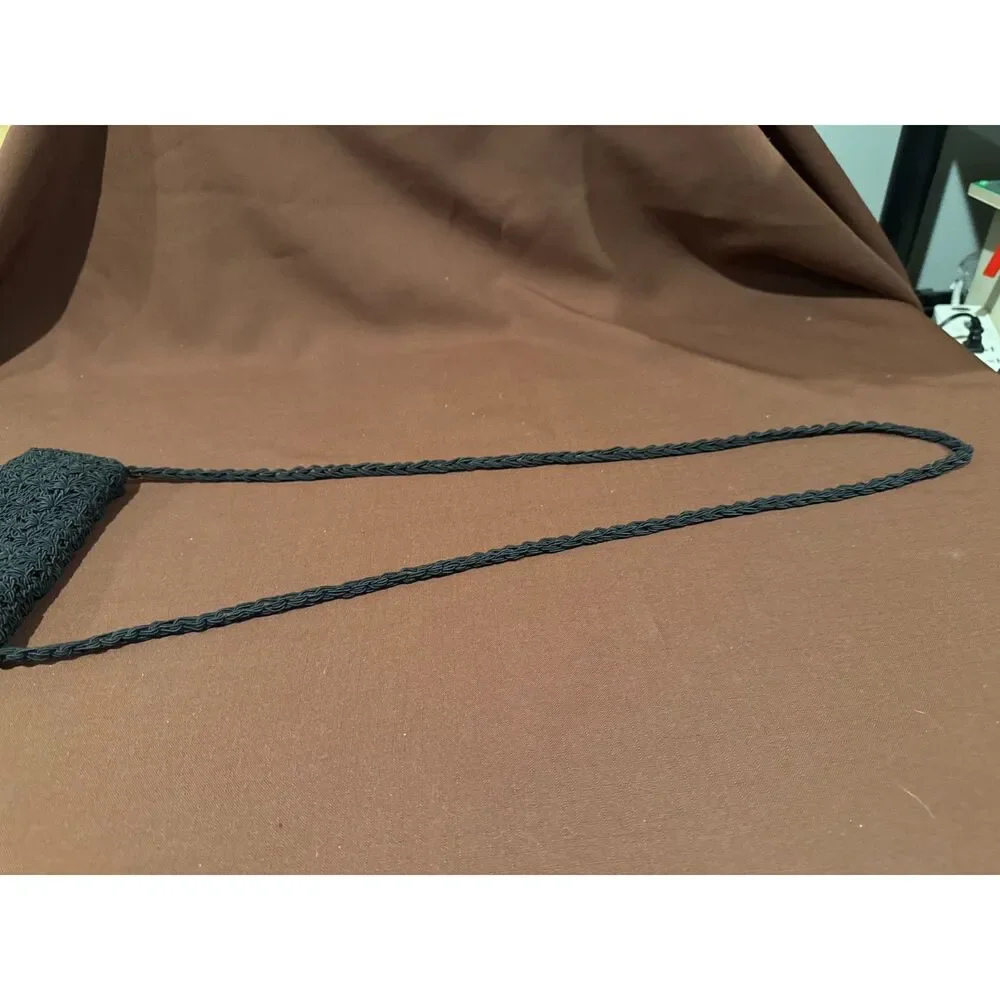 N/A black crochet