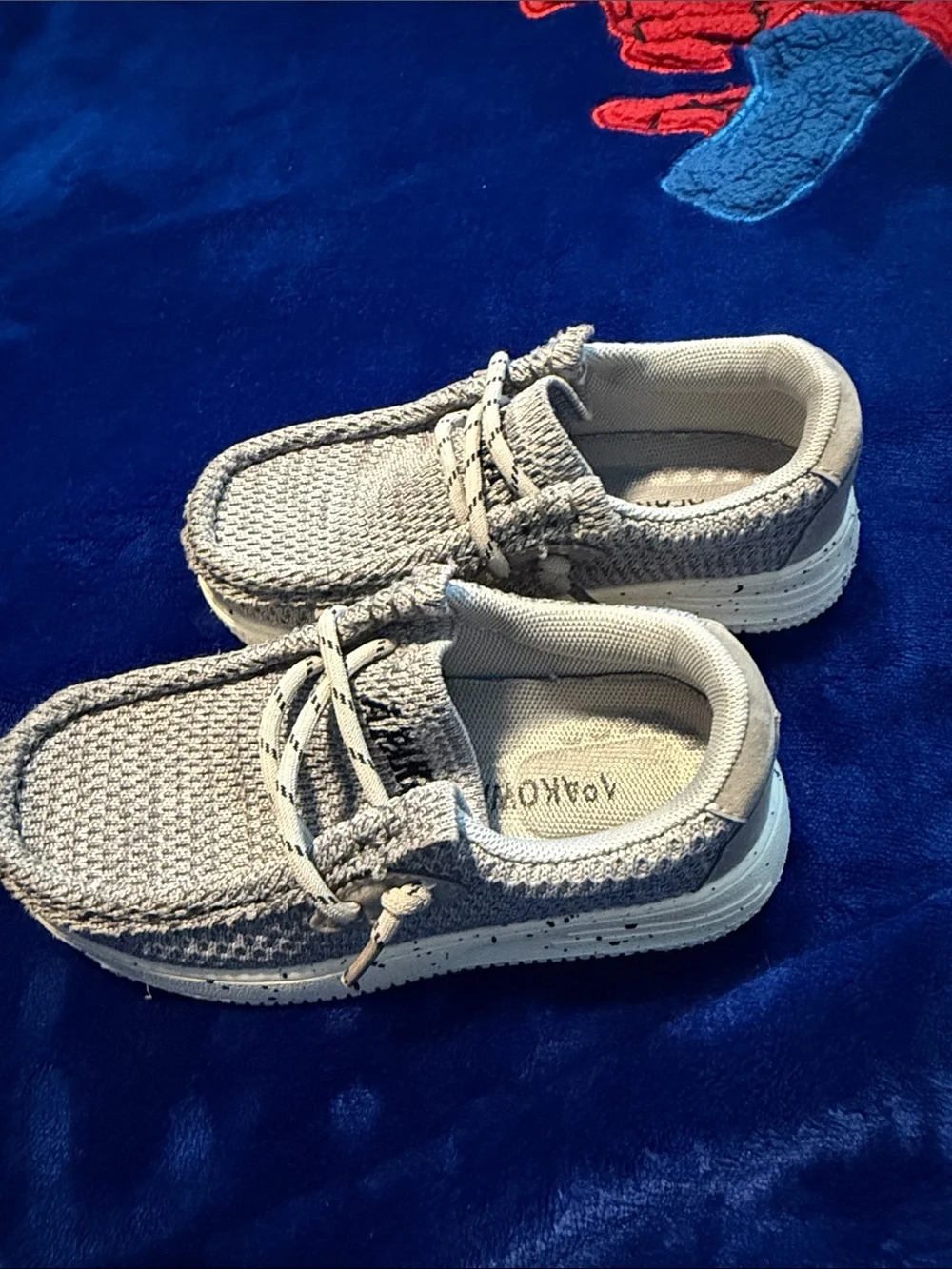 Apakowa light gray
