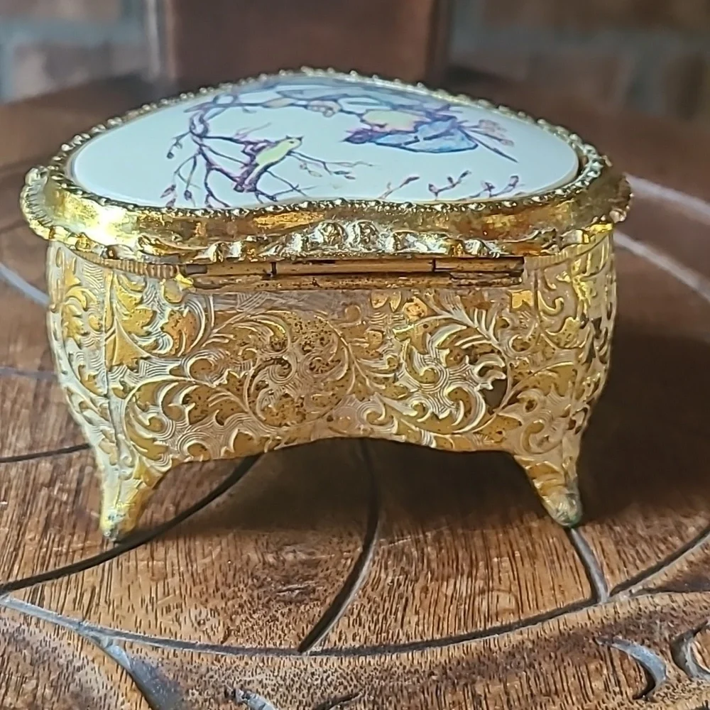 Vintage footed jewelry