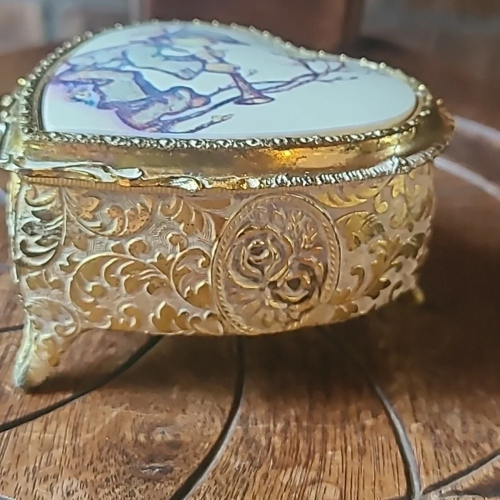 Vintage footed jewelry
