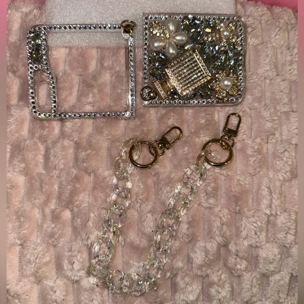 💎 Glam Luxe Samsung Z Flip 5 Case – Rhinestone & Pearl Charm
