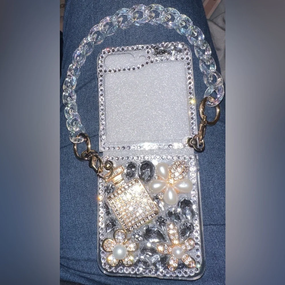 💎 Glam Luxe Samsung Z Flip 5 Case – Rhinestone & Pearl Charm