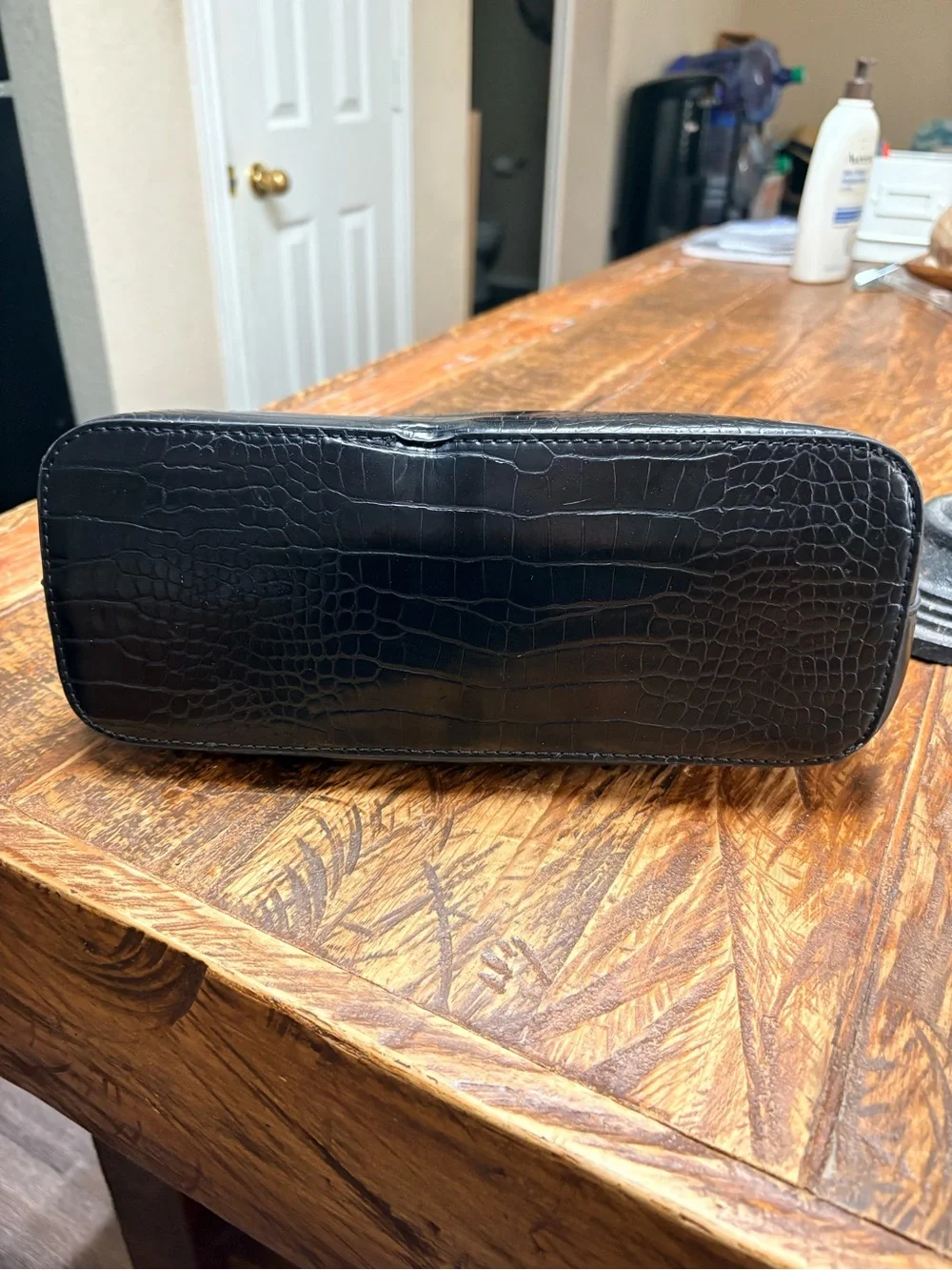 Aldo croc compartments