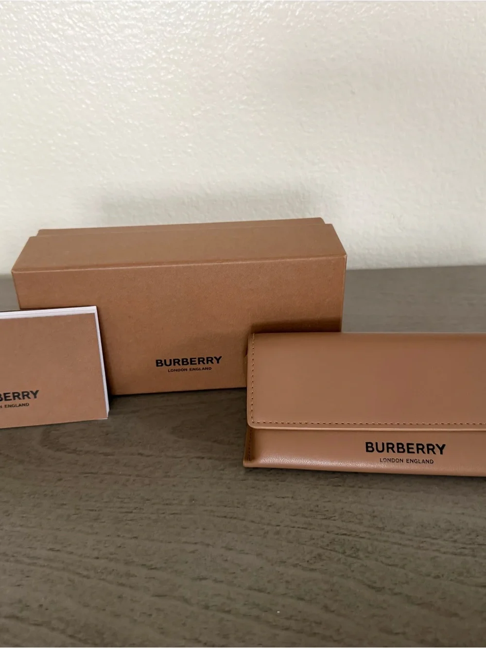 Burberry sleek aviator